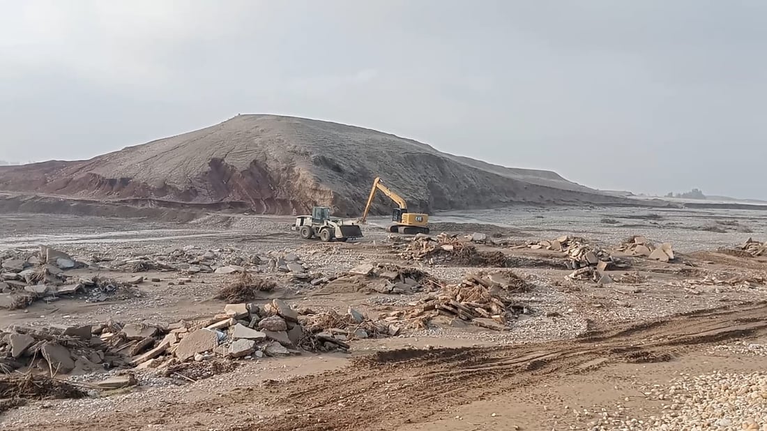 صور: قائد عمليات كركوك يزور المناطق المتضررة من الفيضانات في ناحية ليلان