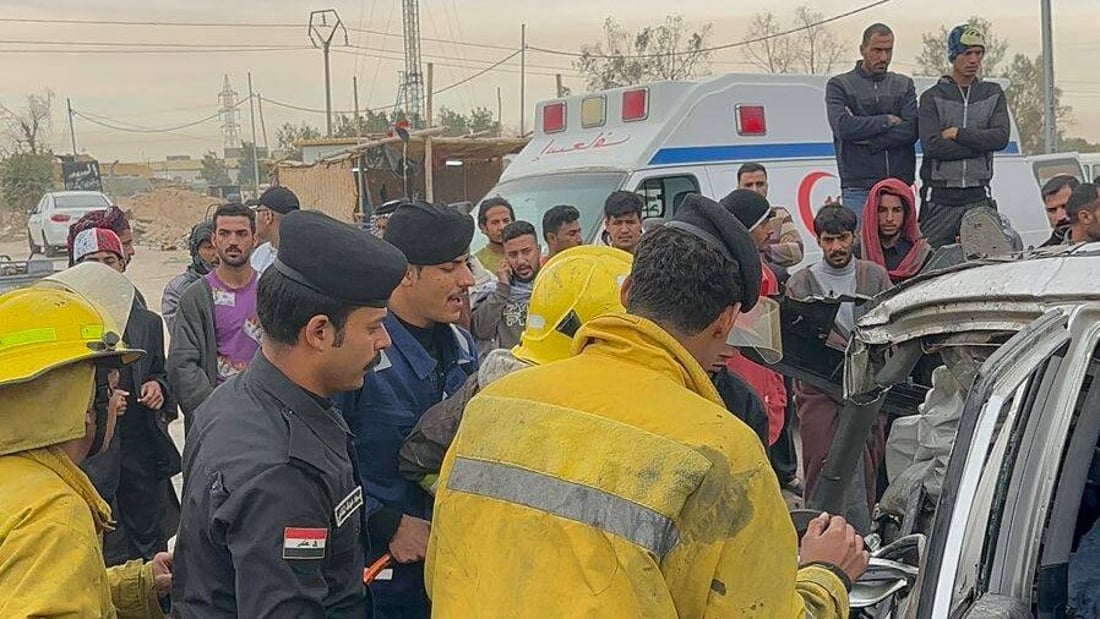الدفاع المدني في النجف ينقذ 5 أشخاص حاصرتهم النيران داخل مركبة (صور)