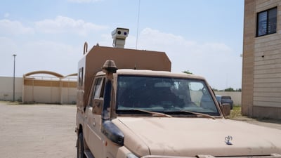 صور: إنجاز تقني عراقي الصنع.. كاميرا حرارية محمولة لمراقبة الحدود وحقول النفط