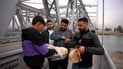 Mosul bread vendor keeps tradition alive on Old Bridge