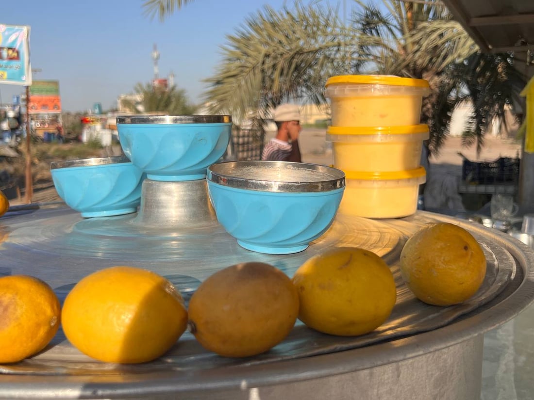 طازجة من مزارع جبور ودليم والبو عيثة.. ألبان الدورة مع التمر “لا تُقاوَم” (صور)