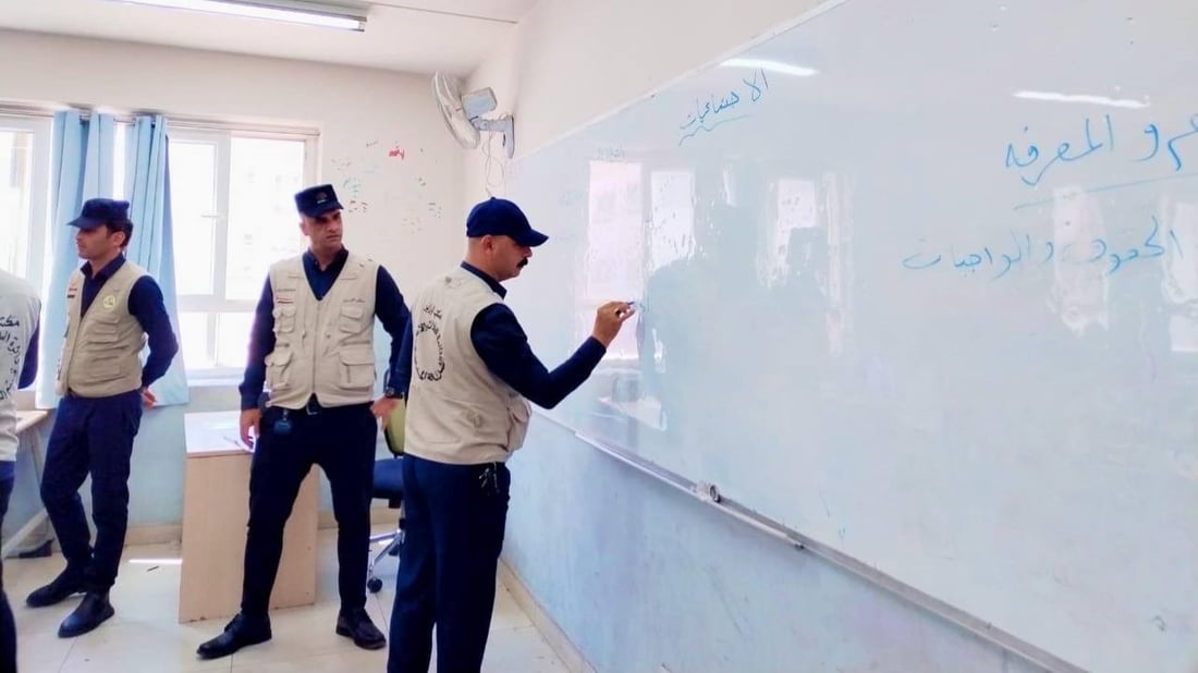 صور: الشرطة المجتمعية تلاحق الهاربين من مدارس بسماية.. ومحاضرات عن “حب الوطن”