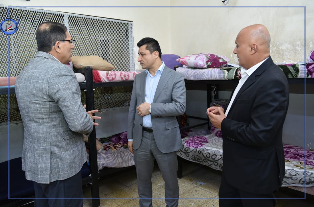 صور: وزير العدل يتوسط صغار المحكومين.. جولة ومأدبة إفطار داخل سجن الأحداث