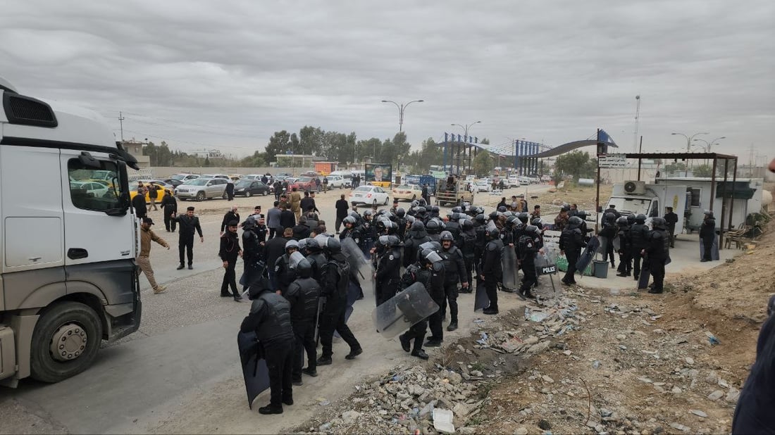 فيديو: مسيرة المعلمين المحتجين توقفت في سيطرات كركوك وقوة ستفض الاعتصام الآن