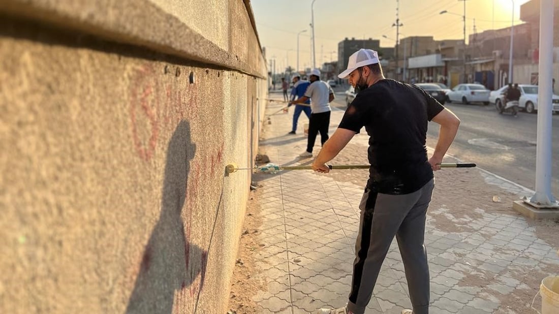 متطوعون عملوا بلا كلل واختاروا ألواناً جذابة.. مدارس الزبير أجمل الآن (صور)