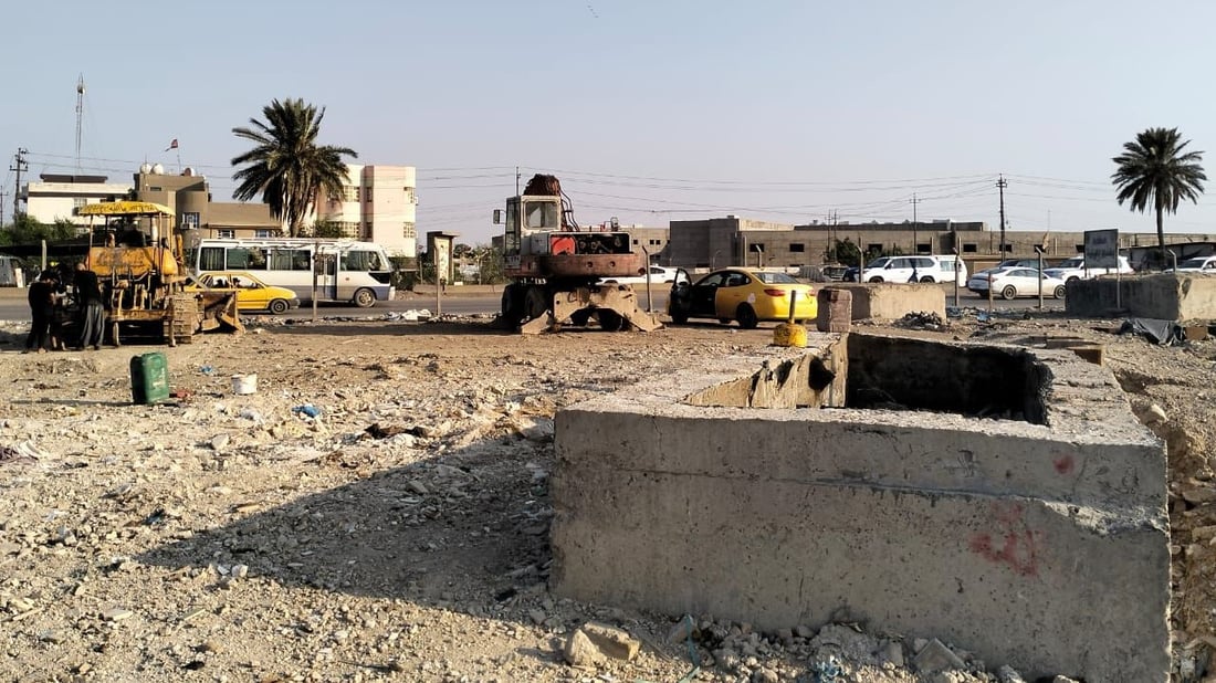 “الوضع لا يطاق والجميع يختنق”.. غازات المجاري تحاصر أهالي حي السلام (صور)