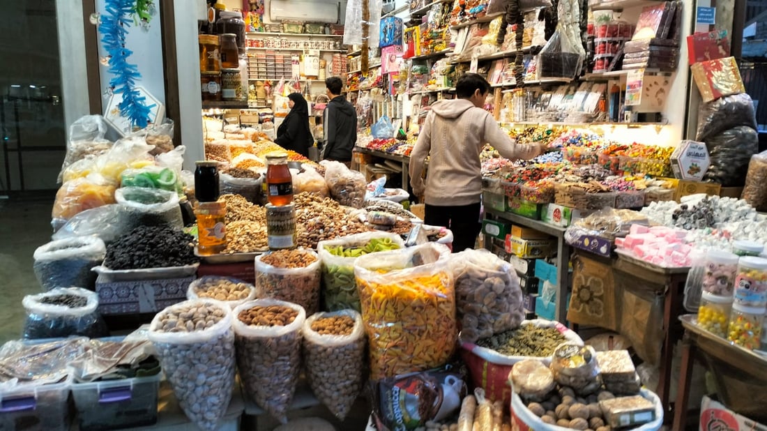 صور: أسواق بغداد الجديدة تستعد لإحياء “ليلة زكريا”.. على أمل الرزق والذريّة