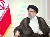 سەرۆکی ئێران و هێلیکۆپتەرەکەی نادیارن