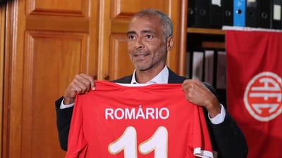 رۆماریۆ لە 58 ساڵی دەگەڕێتەوە یاریگا