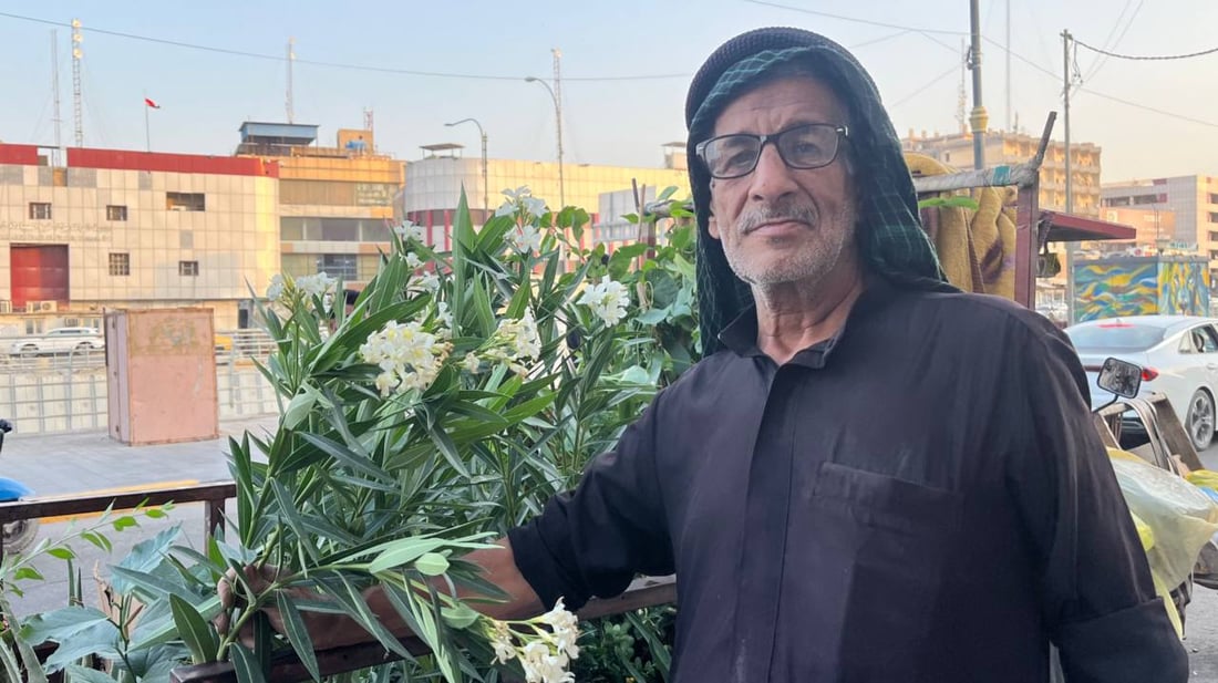 صور: العم “خير الله” يطوف البصرة بحديقة في “ستوتة” والأسعار “بلاش”
