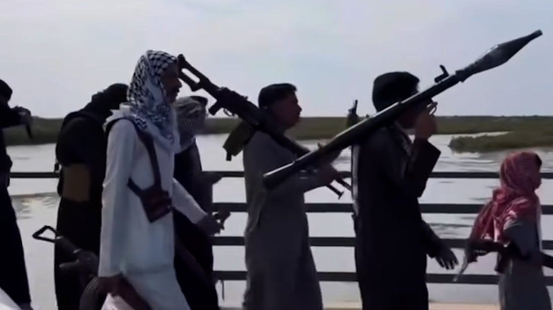 فيديو: عشائر ذي قار تستعرض بأسلحتها أمام سفير إيران في أربعينية الخامنئي