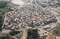 تلة في واسط يعيش فوقها الناس وتريد موقعاً على خارطة الإ...