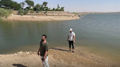 صور: متطوعان من خانقين يطلقان 2300 سمكة في سد الوند على أمل تكاثرها