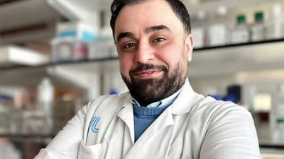 باحث عراقي يحصد جائزة المؤتمر العلمي في السويد.. توانا اخترع علاجاً لسرطان الثدي