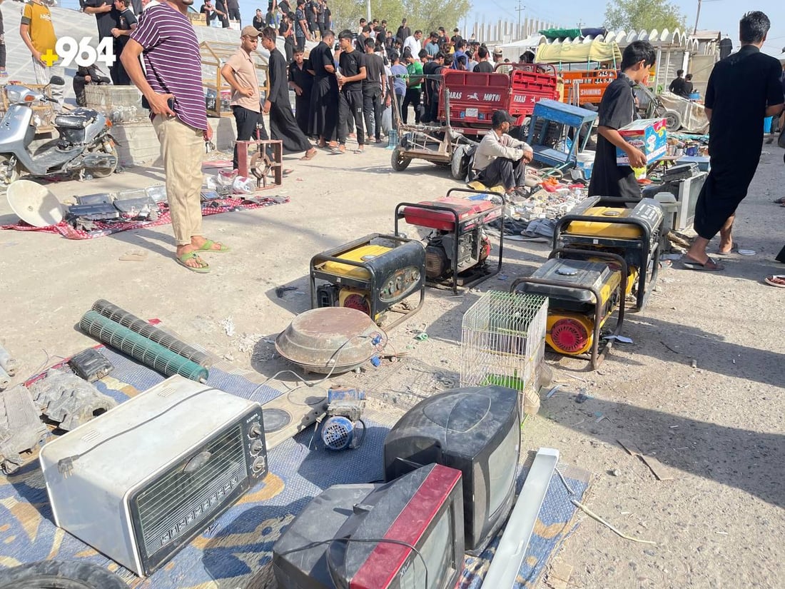 صور: الأثرياء في القرنة يعودون إلى سوق الجمعة بحثاً عن السلع النادرة والأنتيك