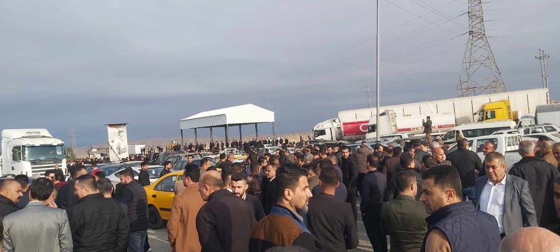 فيديو: مسيرة المعلمين المحتجين توقفت في سيطرات كركوك وقوة ستفض الاعتصام الآن
