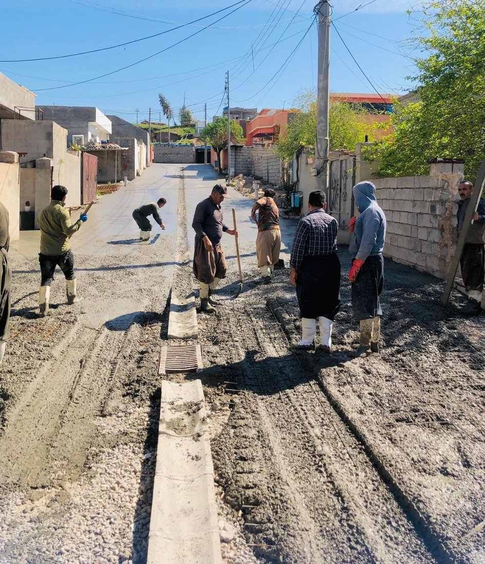 بۆ یه‌كه‌مجار كۆڵانه‌كانى گوندێكی ته‌قته‌ق كۆنكرێت ده‌كرێت