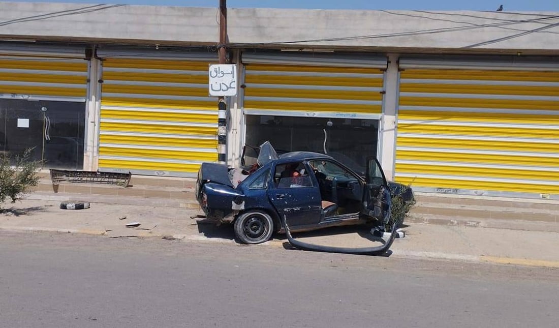 صور: 3 مراهقين سرقوا سيارة والدهم واصطدموا بجدار دكان في كركوك