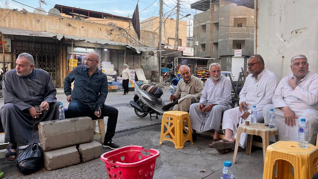 مقهى سمير يتابع “التطورات” عبر وتساب.. بعض ما يجري في “البصرة العثمانية”