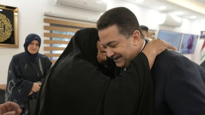 Al-Sudani meets with families of police martyrs from the Ministry of Interior