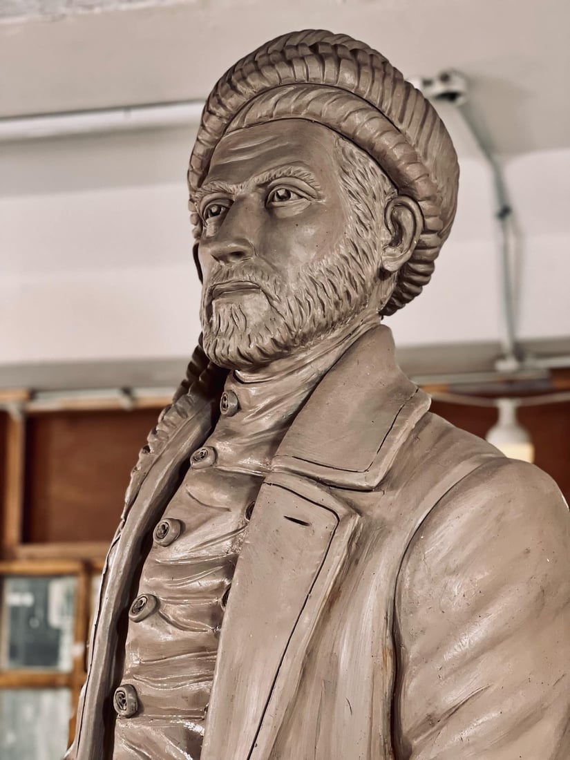 New statue honors Kurdish poet Mufti Penjweni in his hometown