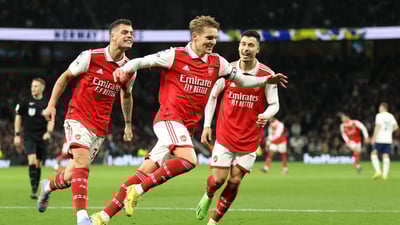 ئارسیناڵ یارى مان و نەمان دەکات