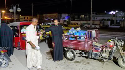 حسن لن ينسى عهده.. ماء مثلّج يومياً أمام مستشفى سوق الشيوخ (فيديو)