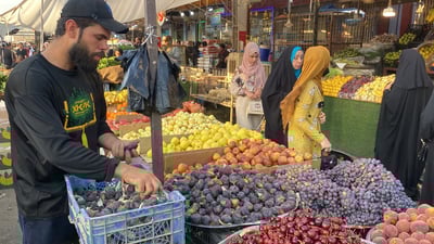 التين الأسود يلمع في أسواق الناصرية والزبائن ينتظرون انخفاض الأسعار (صور)