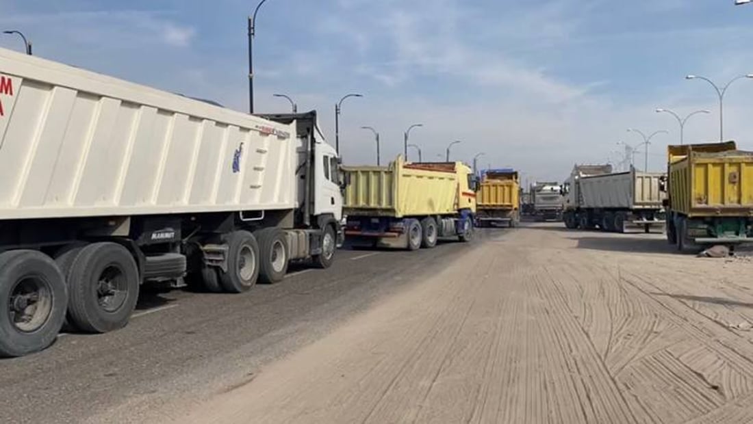 قائمقام يقود حملة على “تريلات ميناء الفاو”: ممنوع مروركم من الزبير (صور)