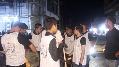 فيديو: أرقى شبان بلد على امتداد شارع المواكب في “فزعة” عاشورائية كل ليلة