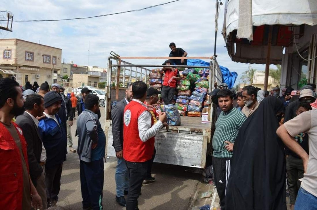 الطوابير تصطف أمام “أحباب الله”.. 2650 سلة غذائية للفقراء في الرميثة (صور)