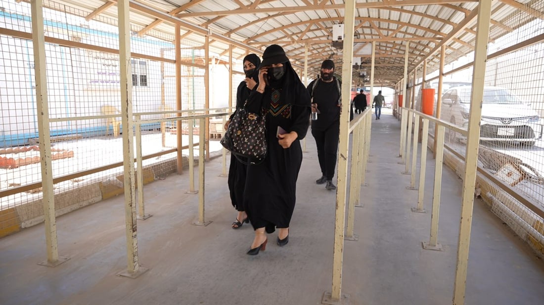 صور: منافذ البصرة تودع زوار الأربعين وحركة الشاحنات عادت لمنفذ الشلامجة