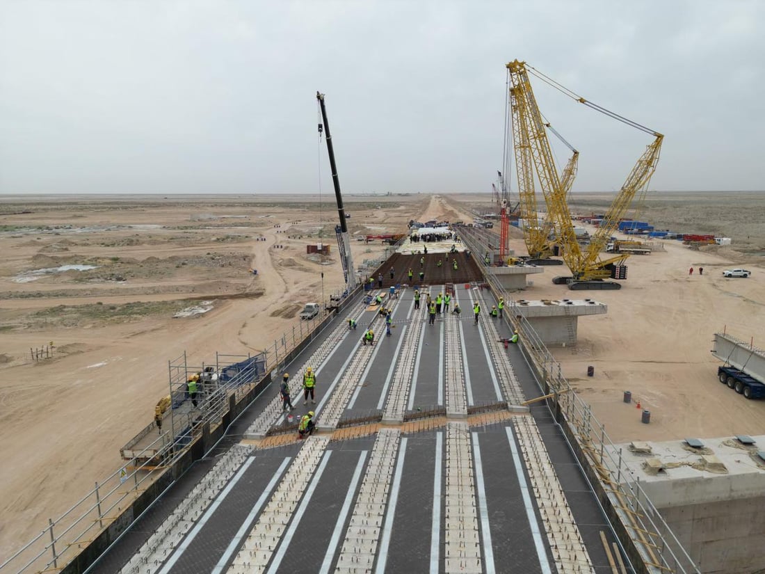صور من الطريق الرابط بين ميناء الفاو ومشروع التنمية.. نسبة الإنجاز بلغت 73%