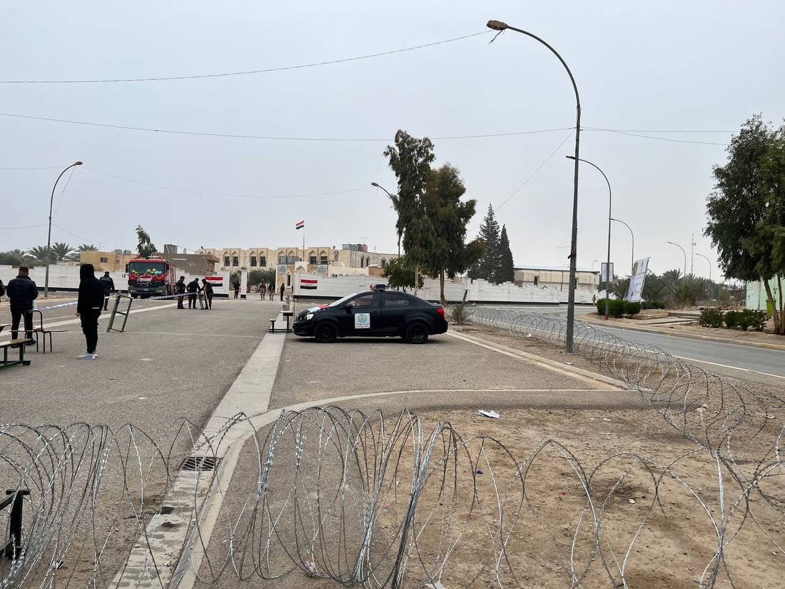 صور الاقتراع العام.. شوارع “عنة” خالية إلا من دعايات المرشحين