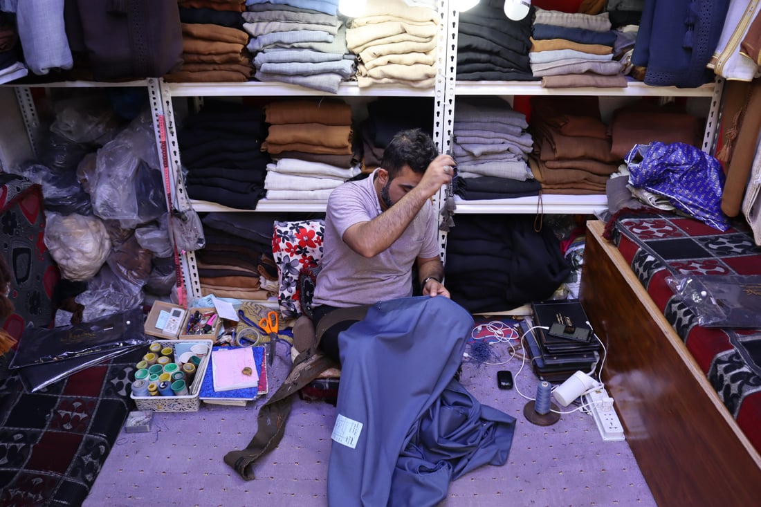 “يشتريها بس الثگيل”.. عباءة المجر الكبير الأغلى في استربادي الكاظمية (صور)