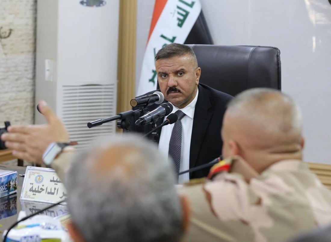 وزير الداخلية يراجع “الدكة العشائرية” والتدخل سريعاً في النزاعات وأمن الحدود