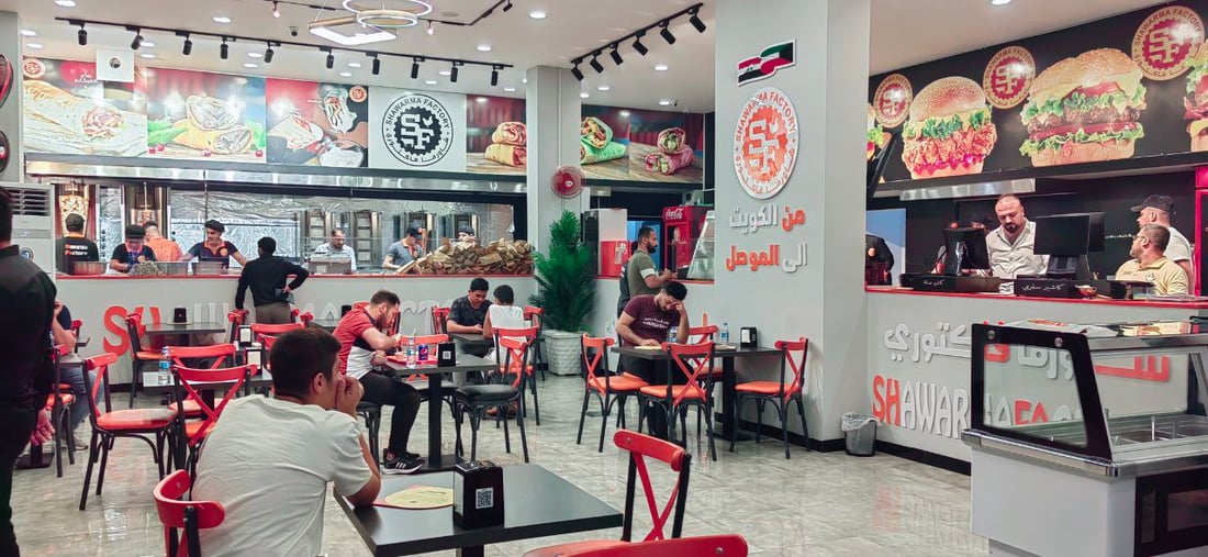 صور: إغراء كويتي للموصل بتجربة شاورما الجمل.. “فاكتوري” يفتح سادس فرع في العراق