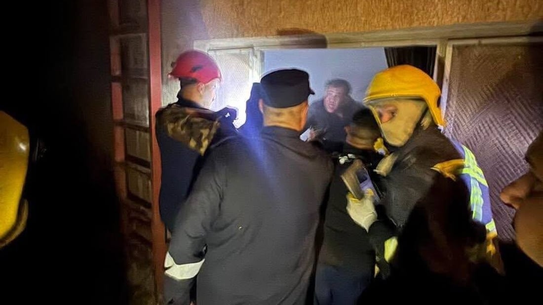صور: الدفاع المدني يخلي المرضى ويسيطر على حريق داخل مستشفى بلد