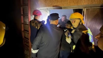 صور: الدفاع المدني يخلي المرضى ويسيطر على حريق داخل مستشفى بلد