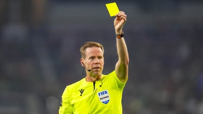 الفيفا يكلف حكماً كندياً لإدارة مباراة العراق وفرنسا في كأس العالم