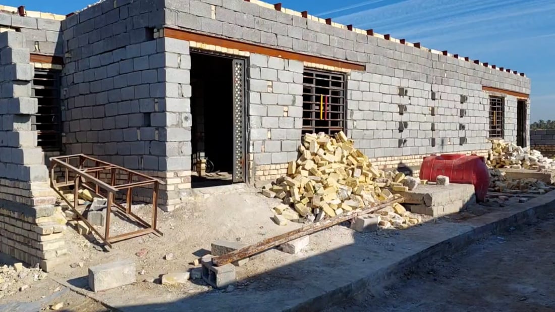 لا تستغربوا هذا من سوق الشيوخ.. لقد بنوا 53 منزلاً للفقراء رغم أن بهم خصاصة (صور)