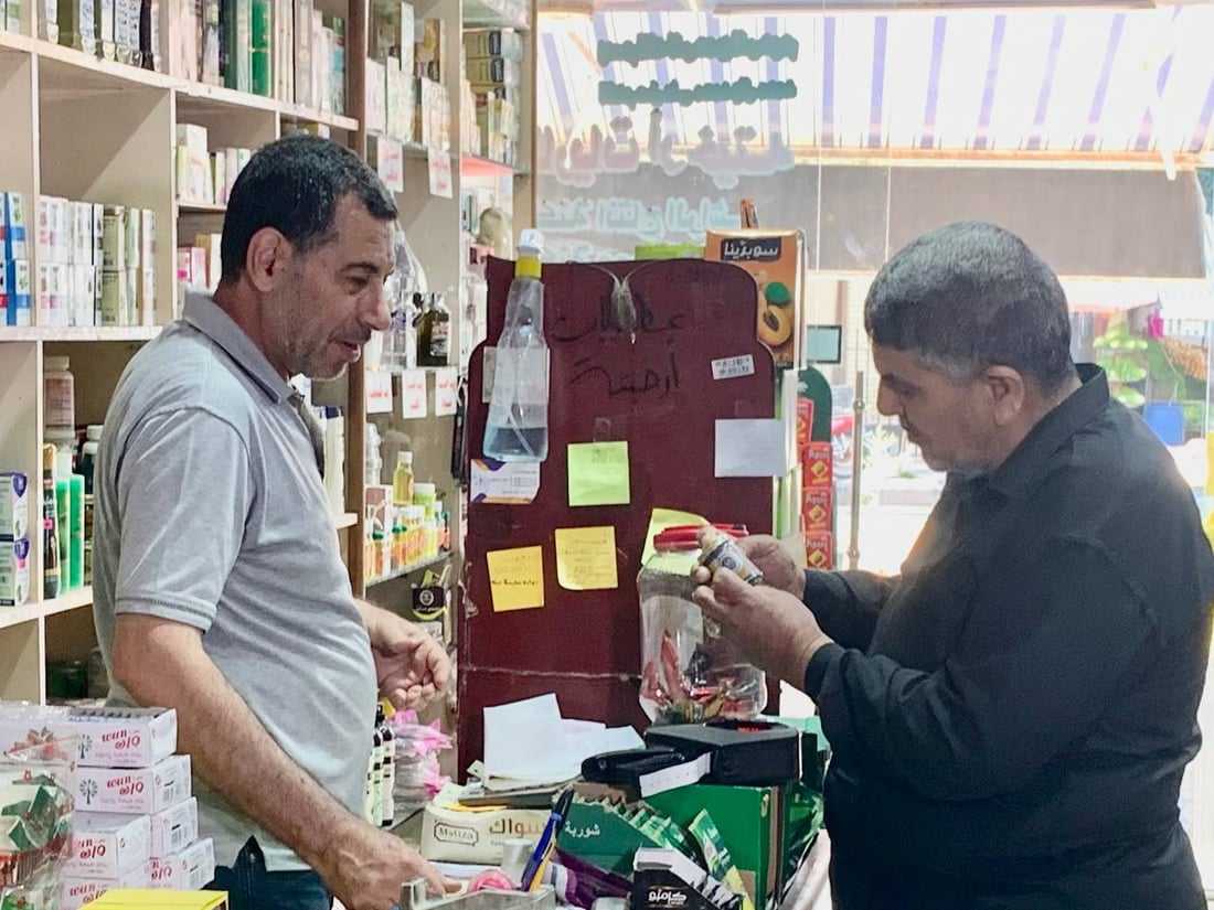 عطارو بغداد ينافسون الصيدليات بالعشب الرخيص.. وطبيب يحذر من الفشل الكلوي (صور)