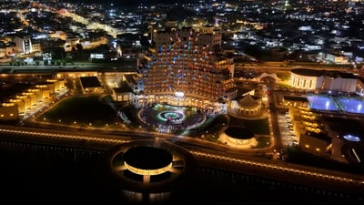 الأنبار رقصت “جوبي” احتفالاً بأول فندق في المحافظة.. 14 طابقاً وعلى ضفاف الفرات