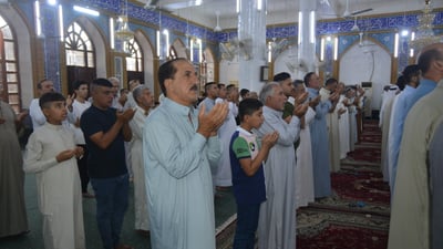 مطالب بتحسين الكهرباء وسؤال إلى المحافظ في خطبة العيد.. صور من جامع بلد الكبير
