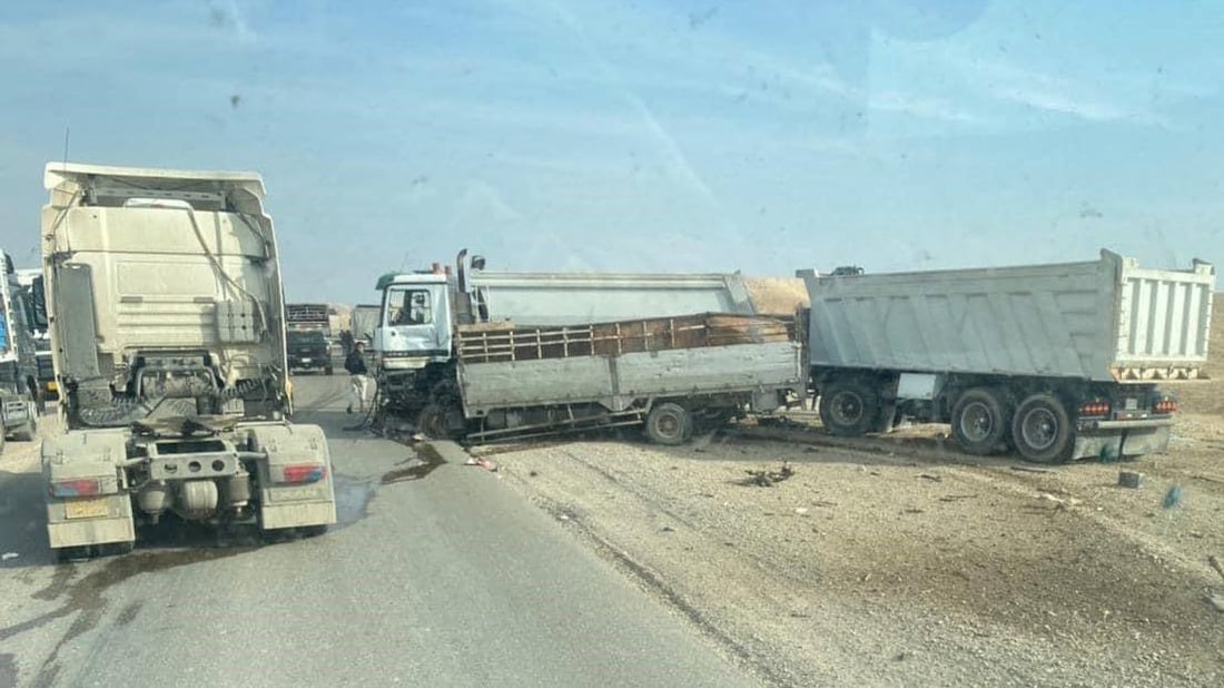 سائق في الطب العدلي وآخر في المستشفى.. ضحيتان باصطدام شاحنتين في حمرين