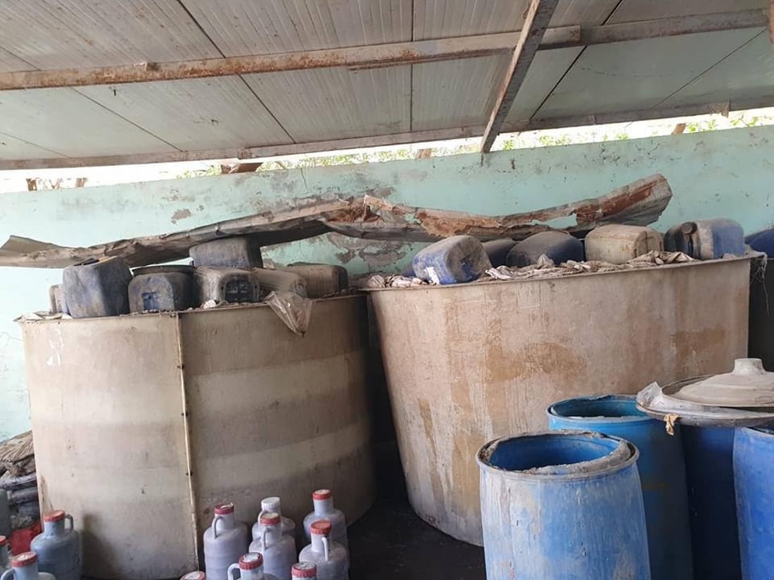 ضبط معمل طرشي متخفي في النجف.. حجز 70 طناً من المواد الأولية والتمور التالفة