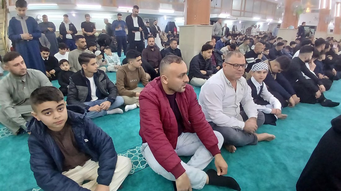 أهالي آلتون كوبري يؤدون صلاة العيد بالأزياء التركمانية التقليدية (فيديو+صور)
