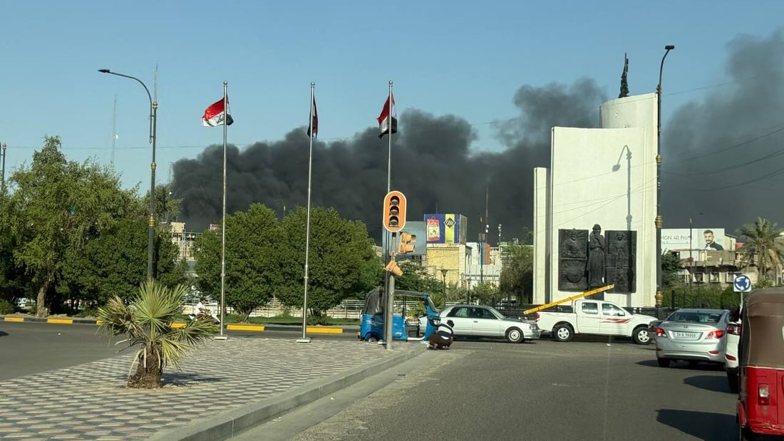 فيديو: النيران تتصاعد من وسط البصرة.. حريق كبير في مخازن العشار