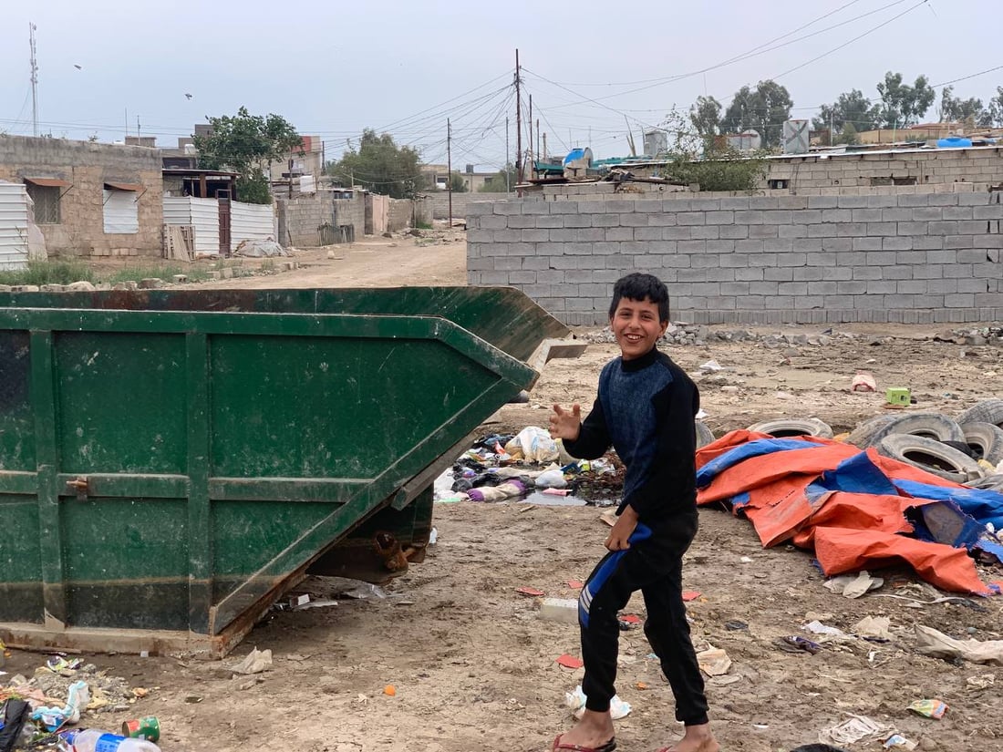 أبو غريب: مخلفات المجاري تحاصر أطفال “السكلات”.. والحلّ في “بوري 8 إنج” (صور)