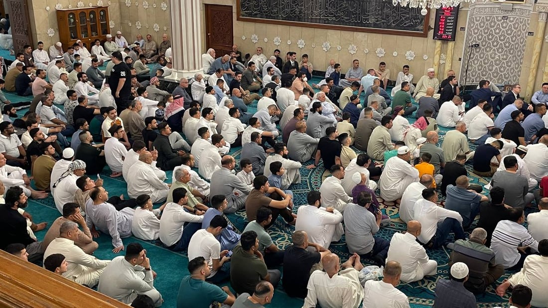 صور: حشود في أبو حنيفة لأداء صلاة العيد.. الطه يدعو لنصرة غزة